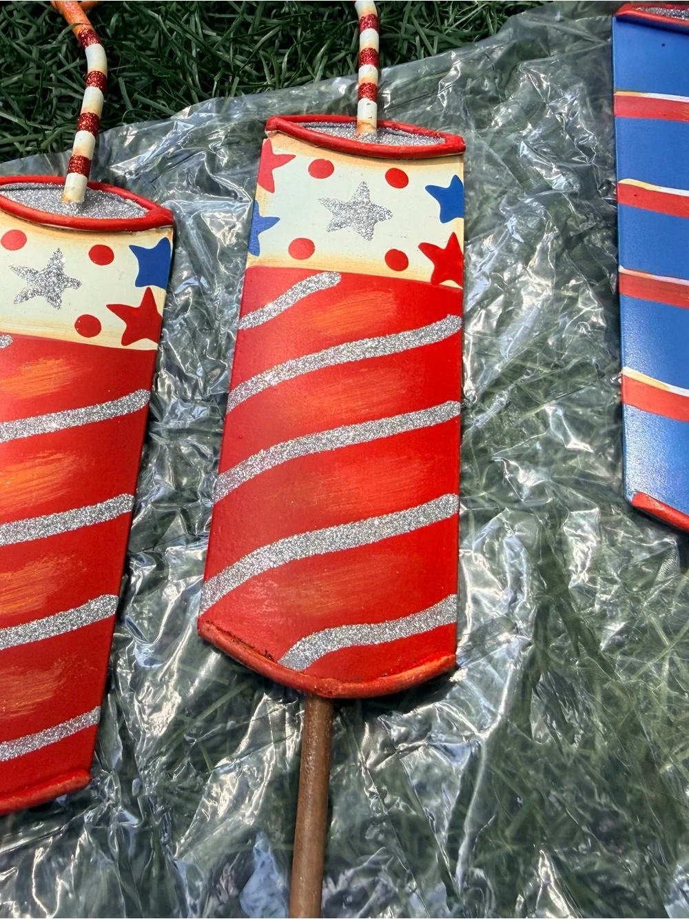 Collectable Pier 1 Firework Garden Stakes BN Perfect for 4th of July!
